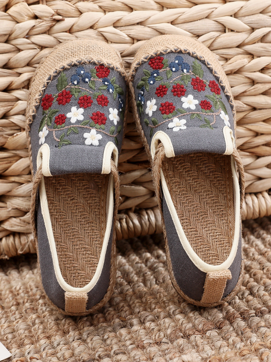 Elegantly Styled Sneakers for Everyday Wear