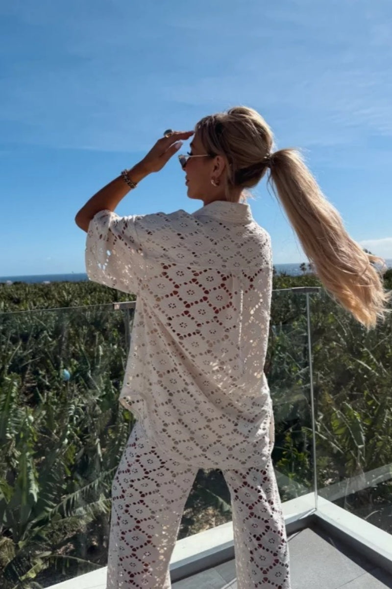 Effortlessly Elegant Blouse with a Timeless Design