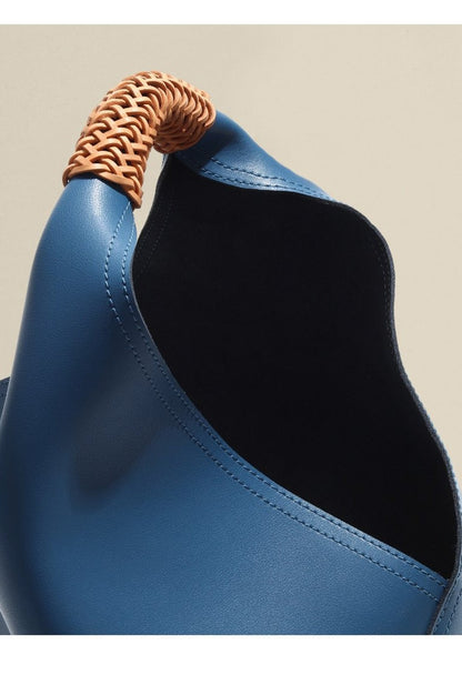 Gracefully Styled Bag for Any Occasion