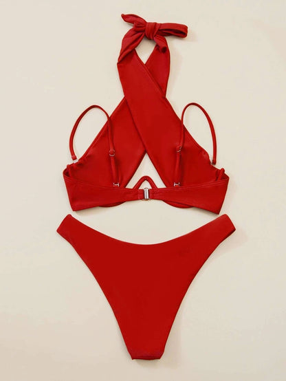 Well Tailored Bikini with a Graceful Silhouette