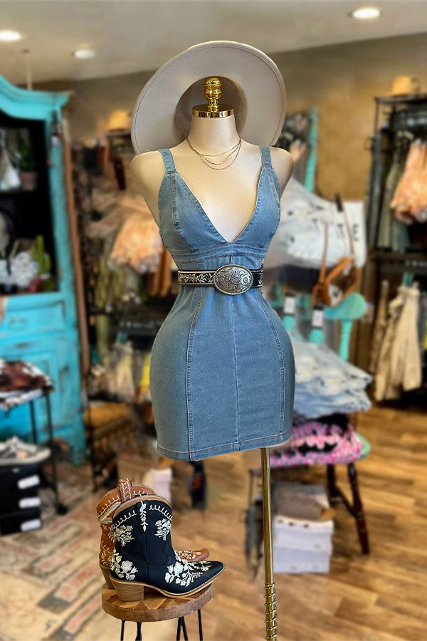 Sophisticated Dress with a Clean Classic Look