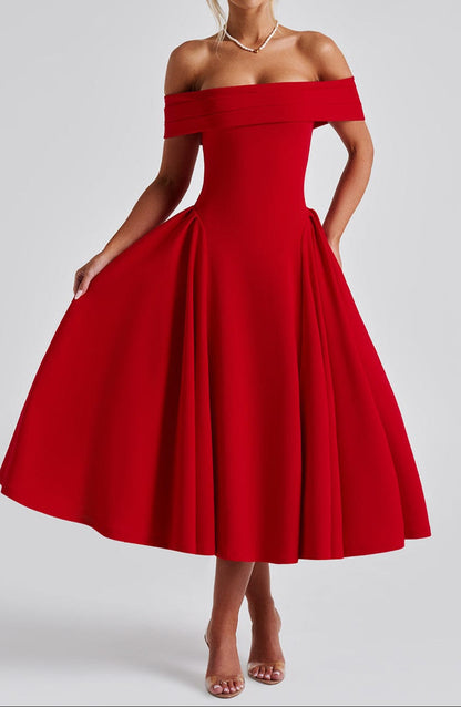 Well Tailored Dress with a Graceful Silhouette