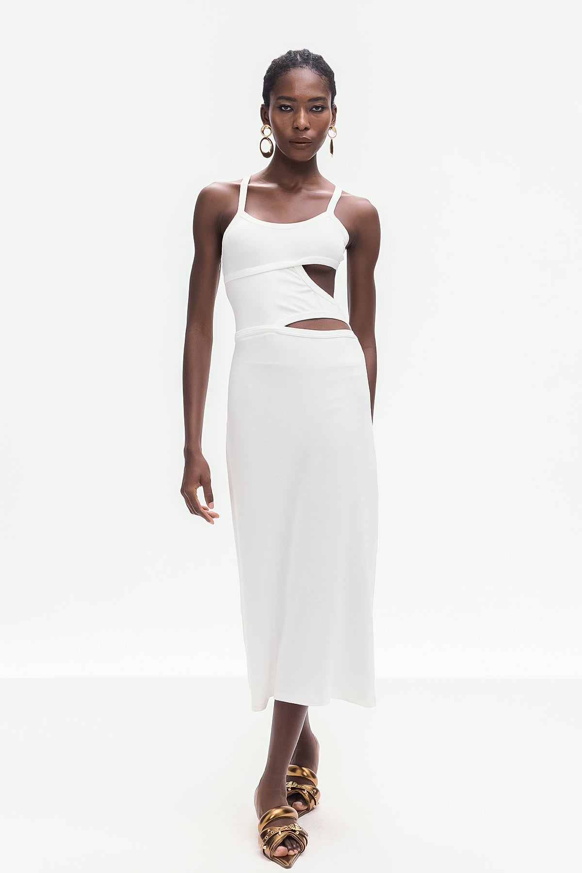 Effortlessly Elegant Dress with a Timeless Design