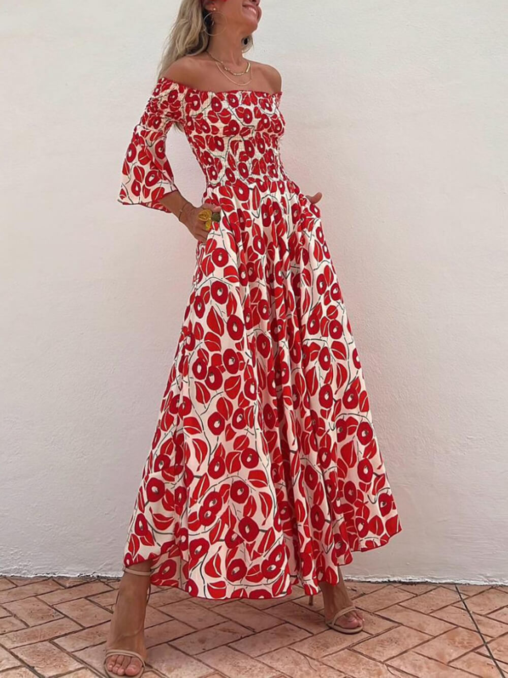 Beautifully Finished Dress in a Timeless Design