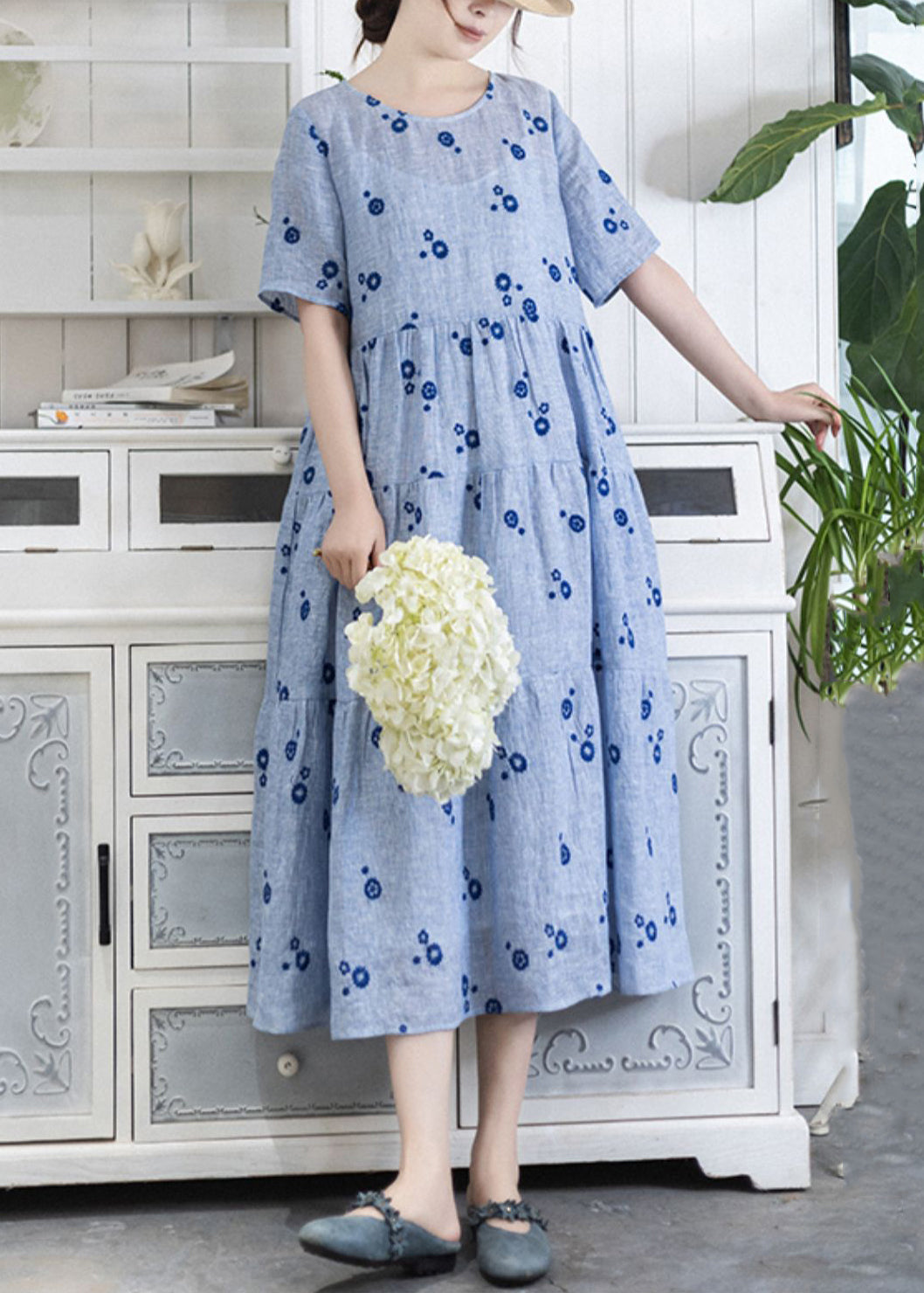 Beautifully Finished Dress in a Timeless Design