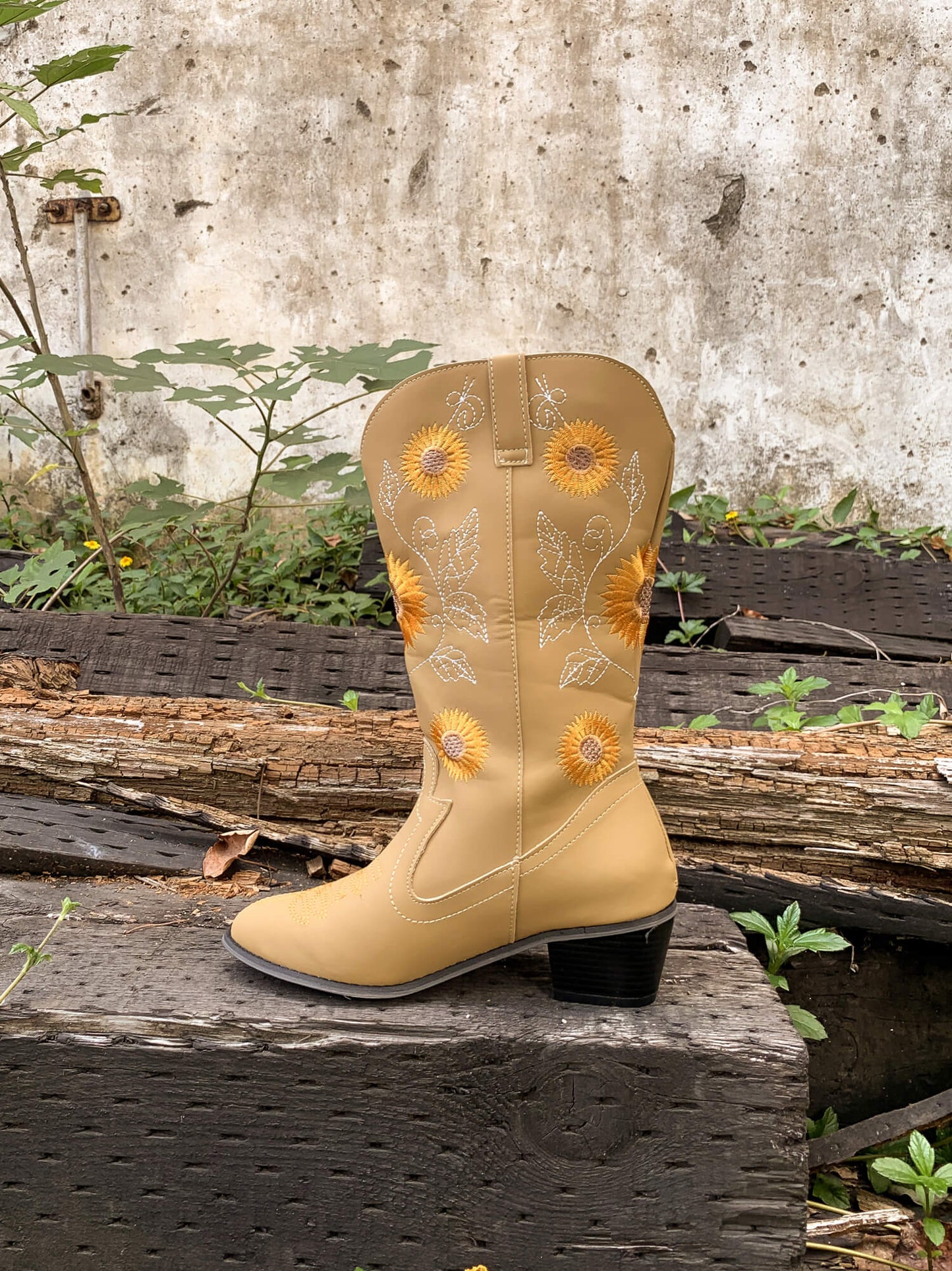 Polished Boots with an Effortless Classic Look