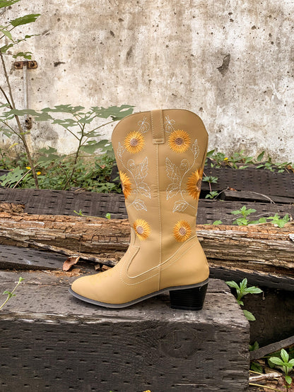 Polished Boots with an Effortless Classic Look