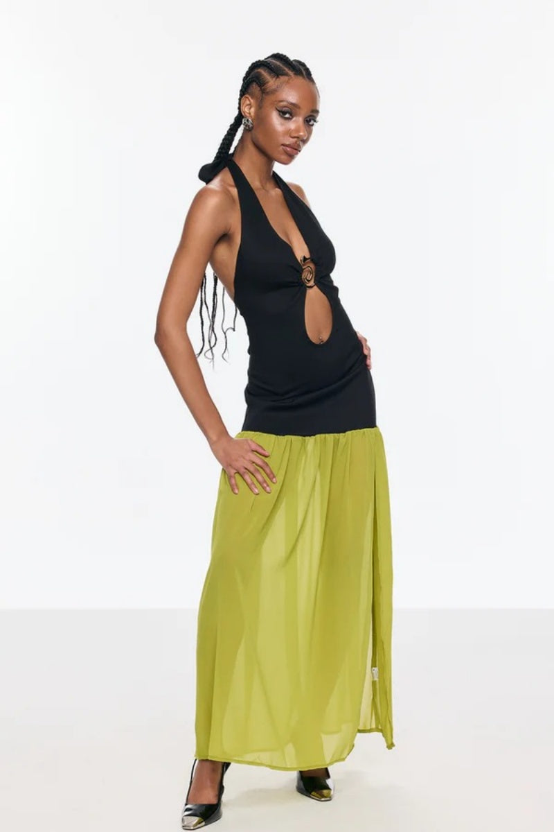 Beautifully Finished Dress in a Timeless Design