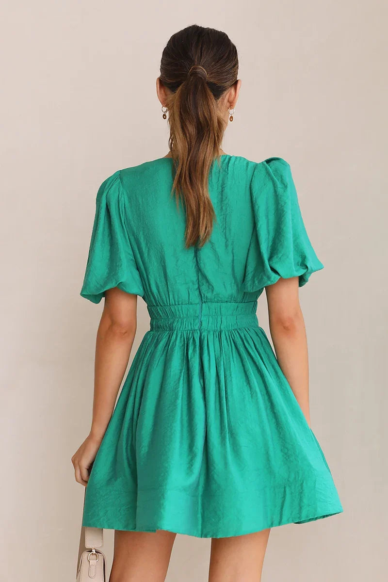 Well Tailored Dress with a Graceful Silhouette