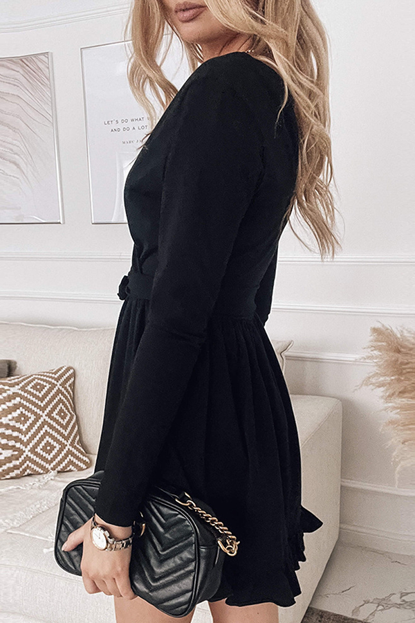 Effortlessly Elegant Dress with a Timeless Design