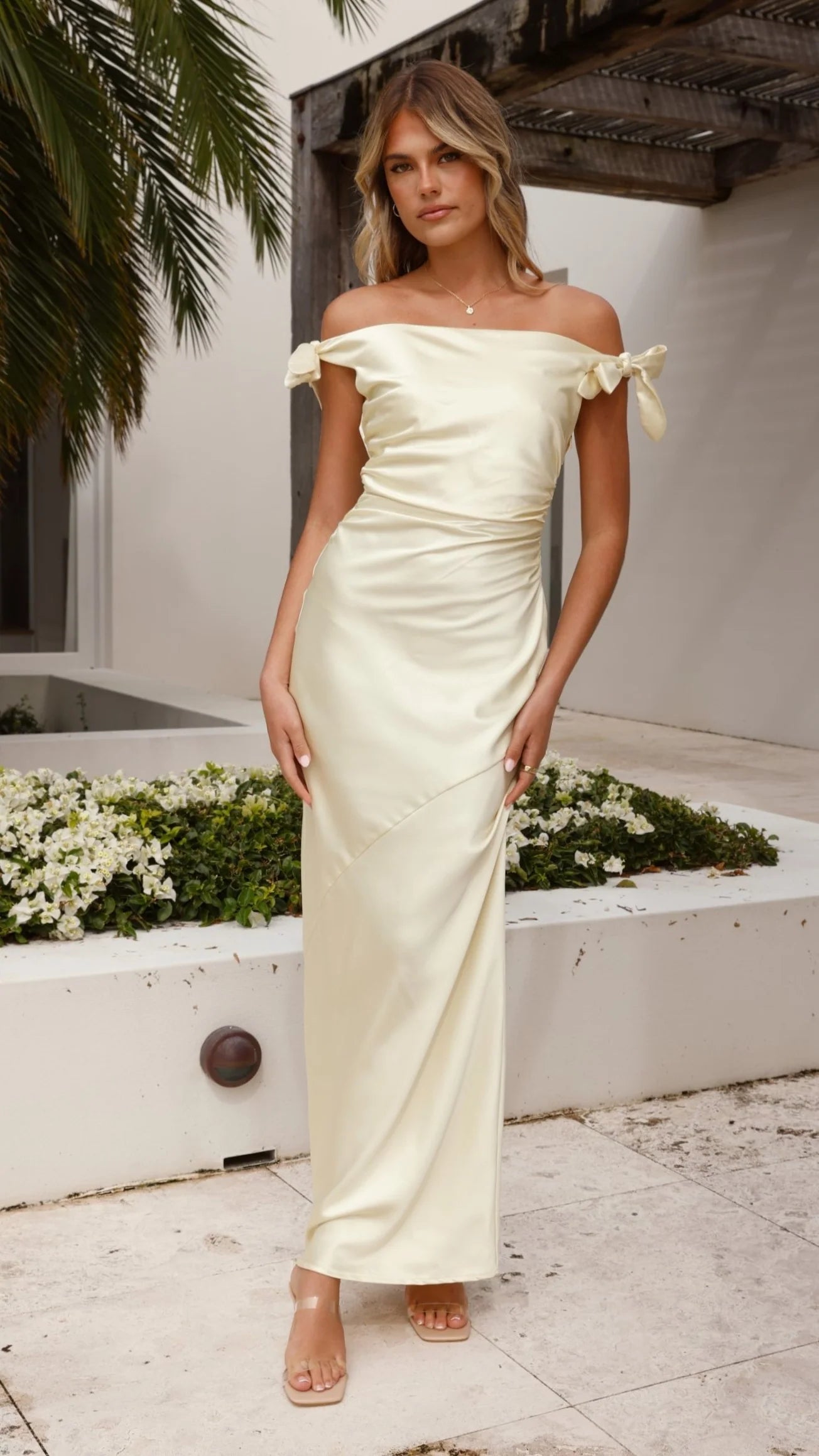Effortlessly Elegant Dress with a Timeless Design