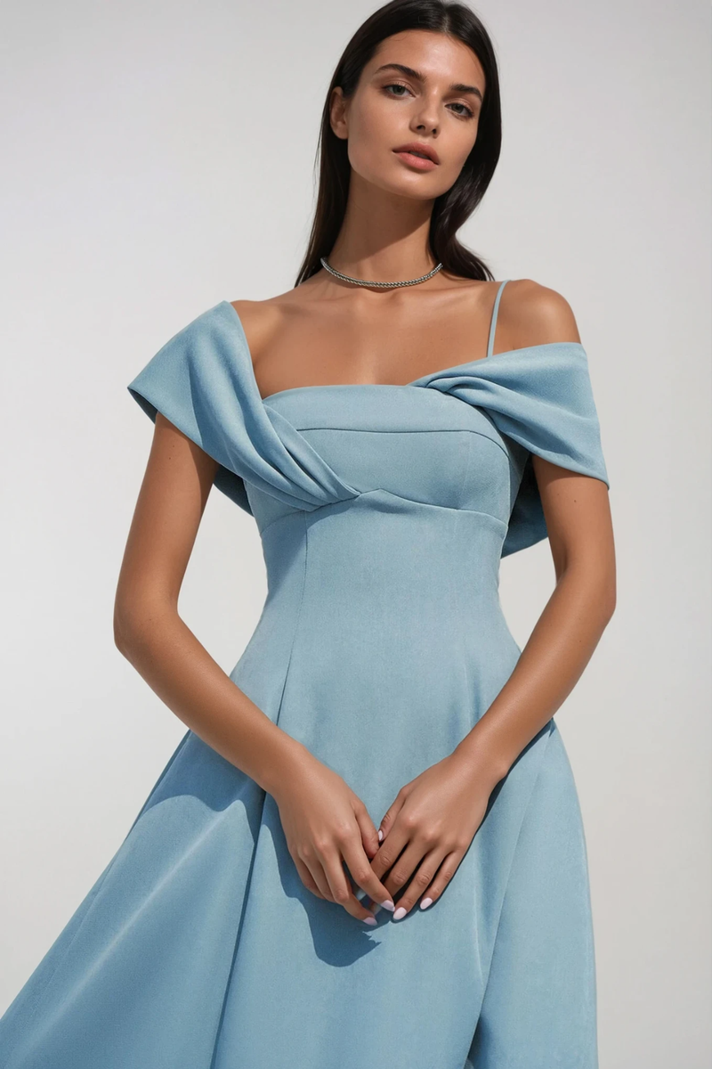 Beautifully Crafted Dress in a Classic Style