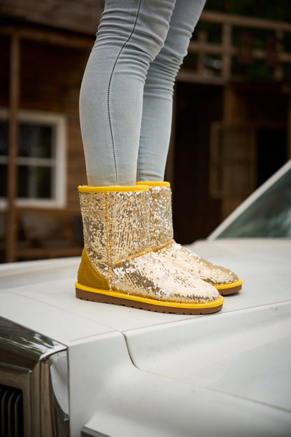 Well Tailored Boots with a Graceful Silhouette