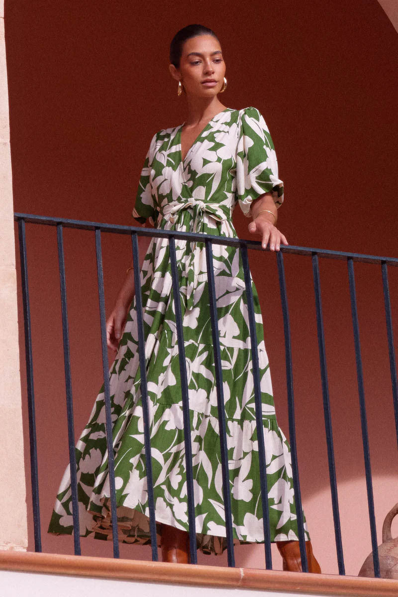 Classic Vintage Dress with a Flattering Fit