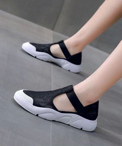 Well Tailored Sandals with a Graceful Silhouette