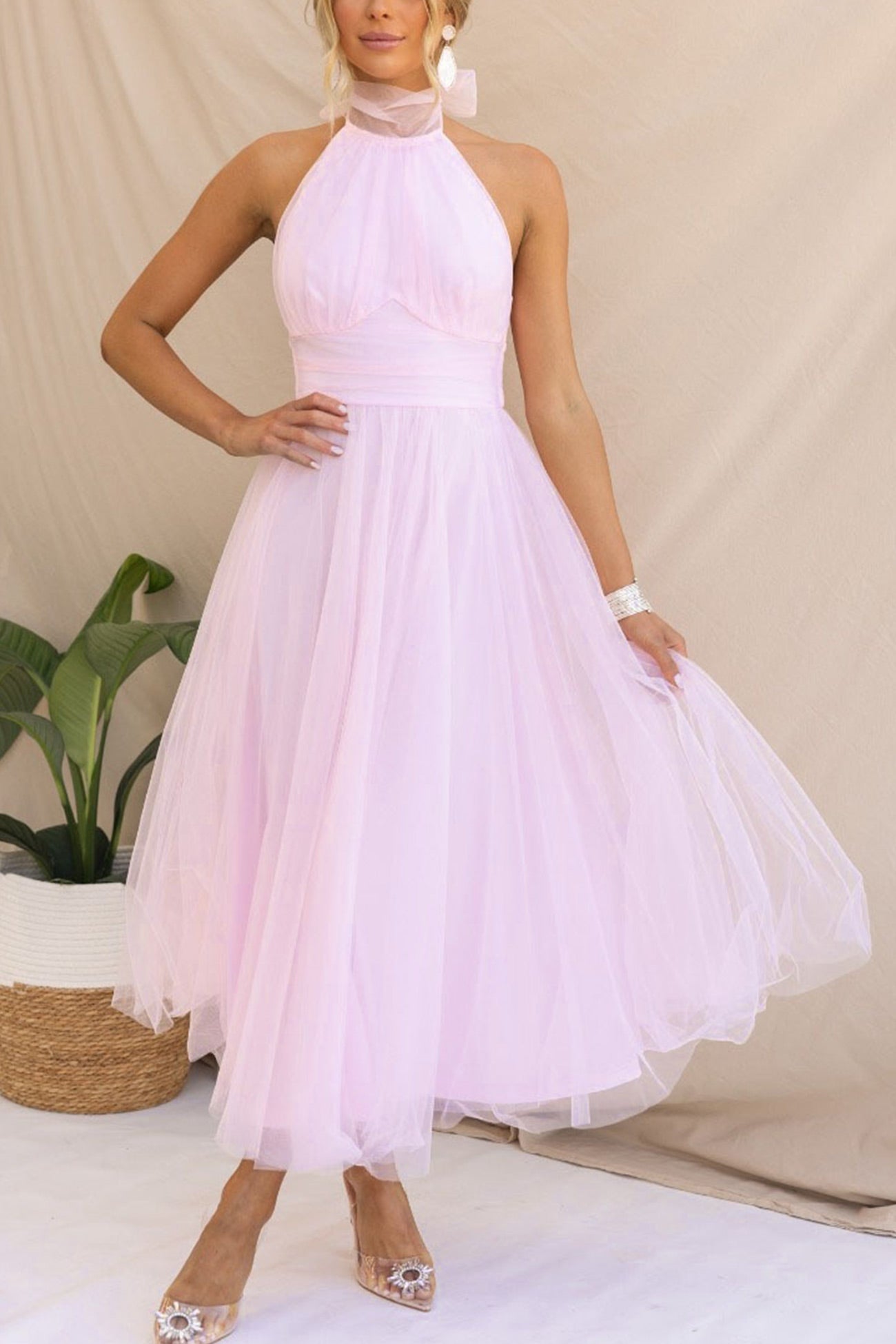 Well Tailored Dress with a Graceful Silhouette