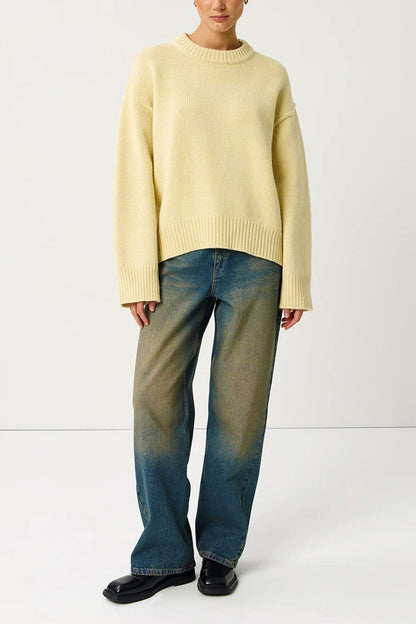 Well Tailored Sweater with a Graceful Silhouette