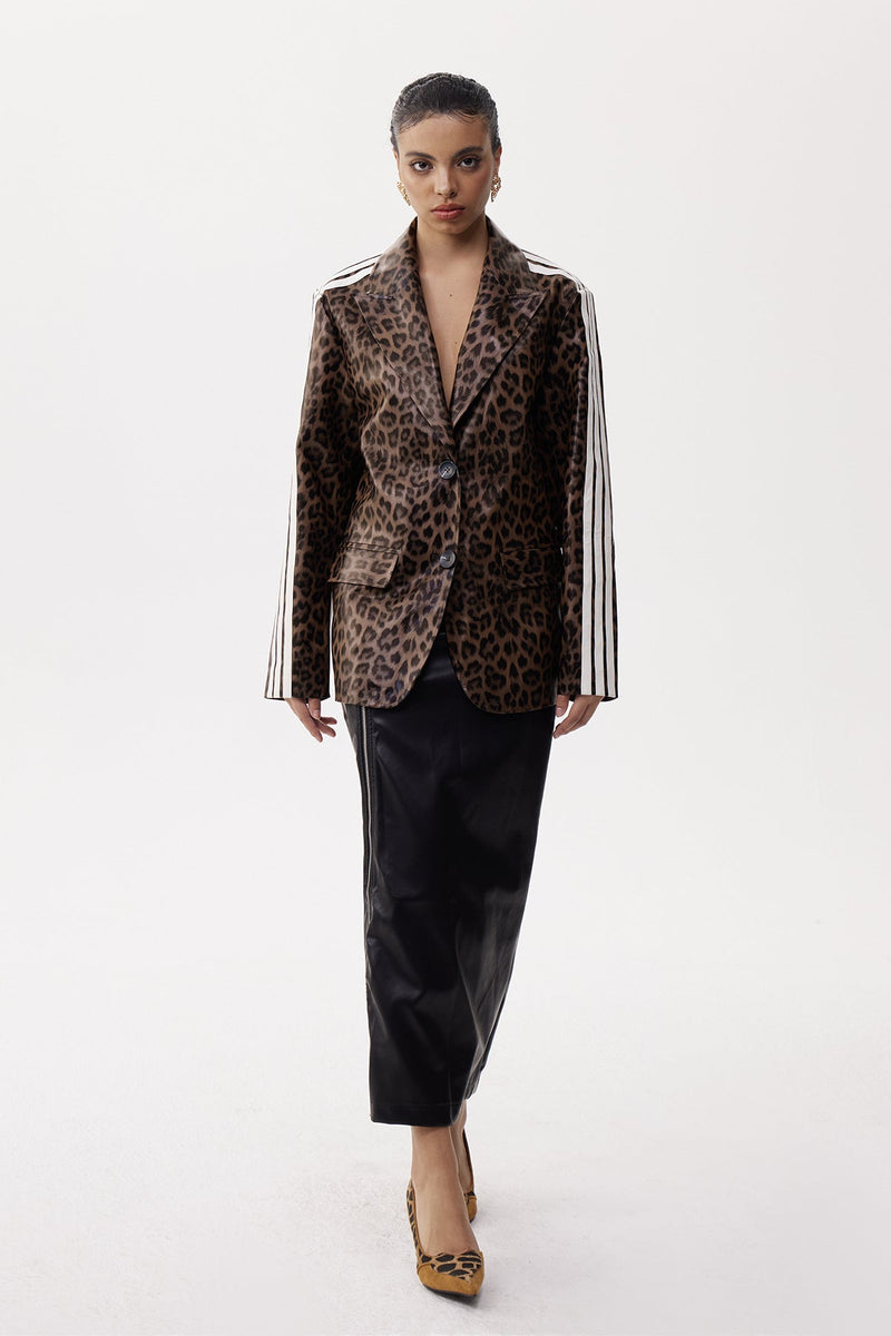 Well Tailored Garment with a Graceful Silhouette