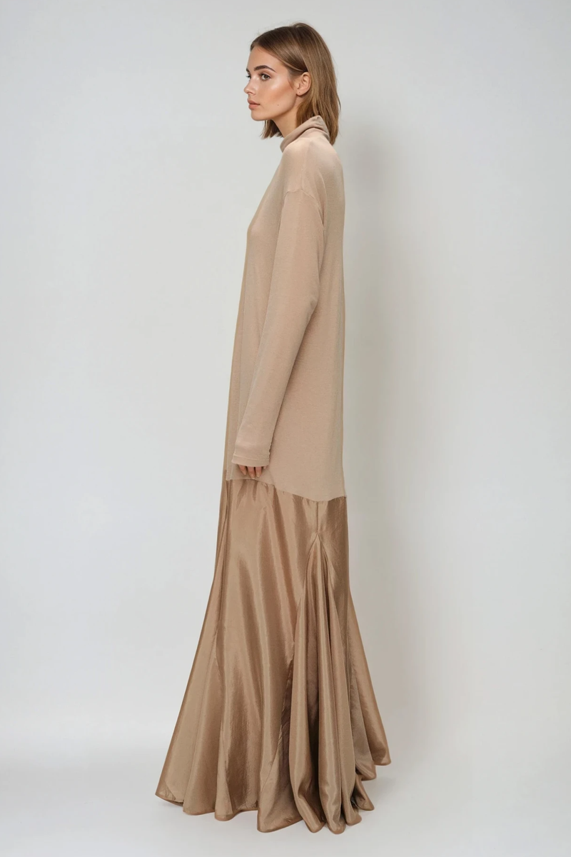 Well Tailored Dress with a Graceful Silhouette