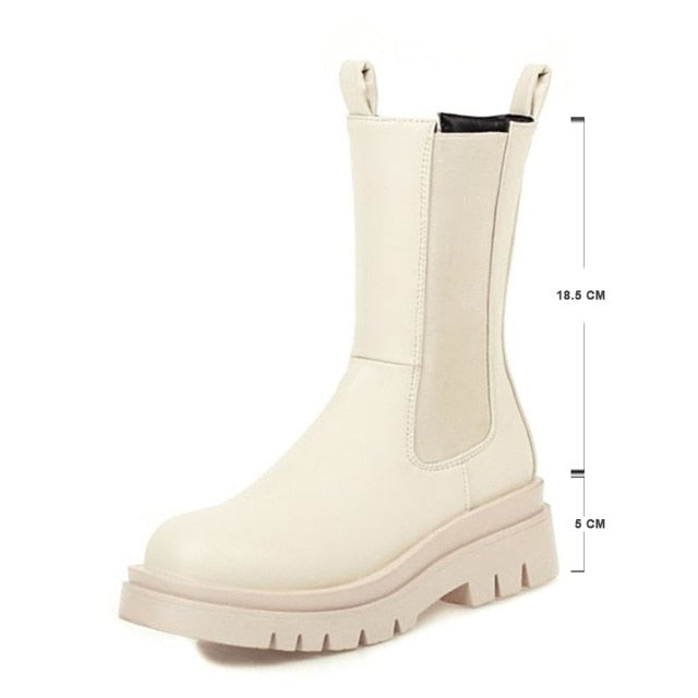 Well Tailored Boots with a Graceful Silhouette