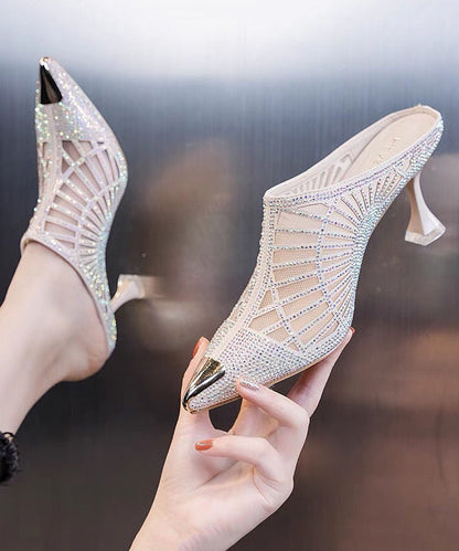 Well Tailored Heels with a Graceful Silhouette