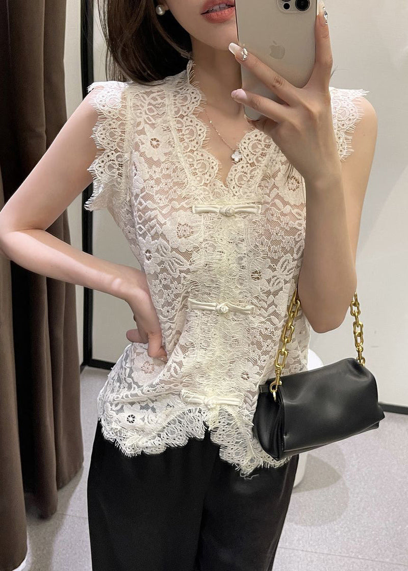 Effortlessly Elegant Garment with a Timeless Design