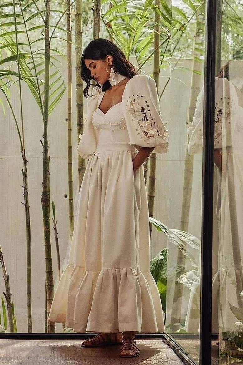 Beautifully Finished Dress in a Timeless Design