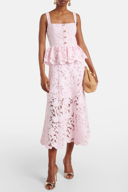 Well Tailored Dress with a Graceful Silhouette