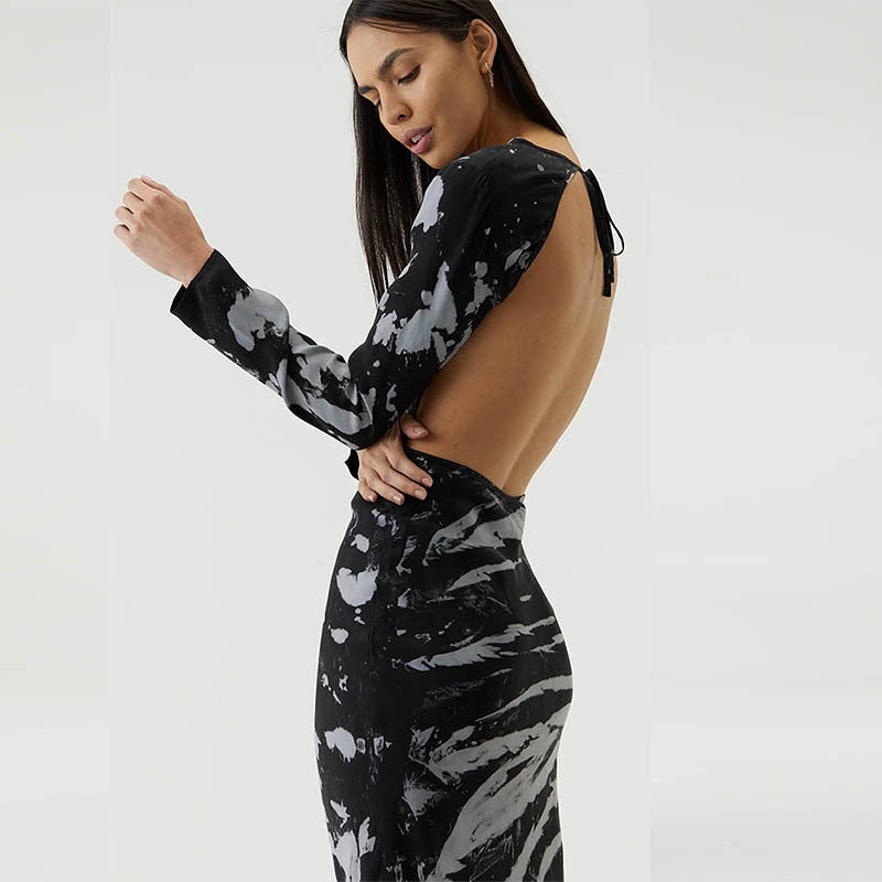 Beautifully Finished Dress in a Timeless Design