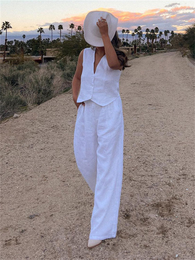 Elegantly Styled Trousers for Everyday Wear
