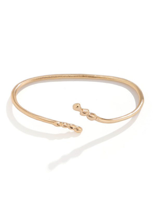 Effortlessly Elegant Garment with a Timeless Design