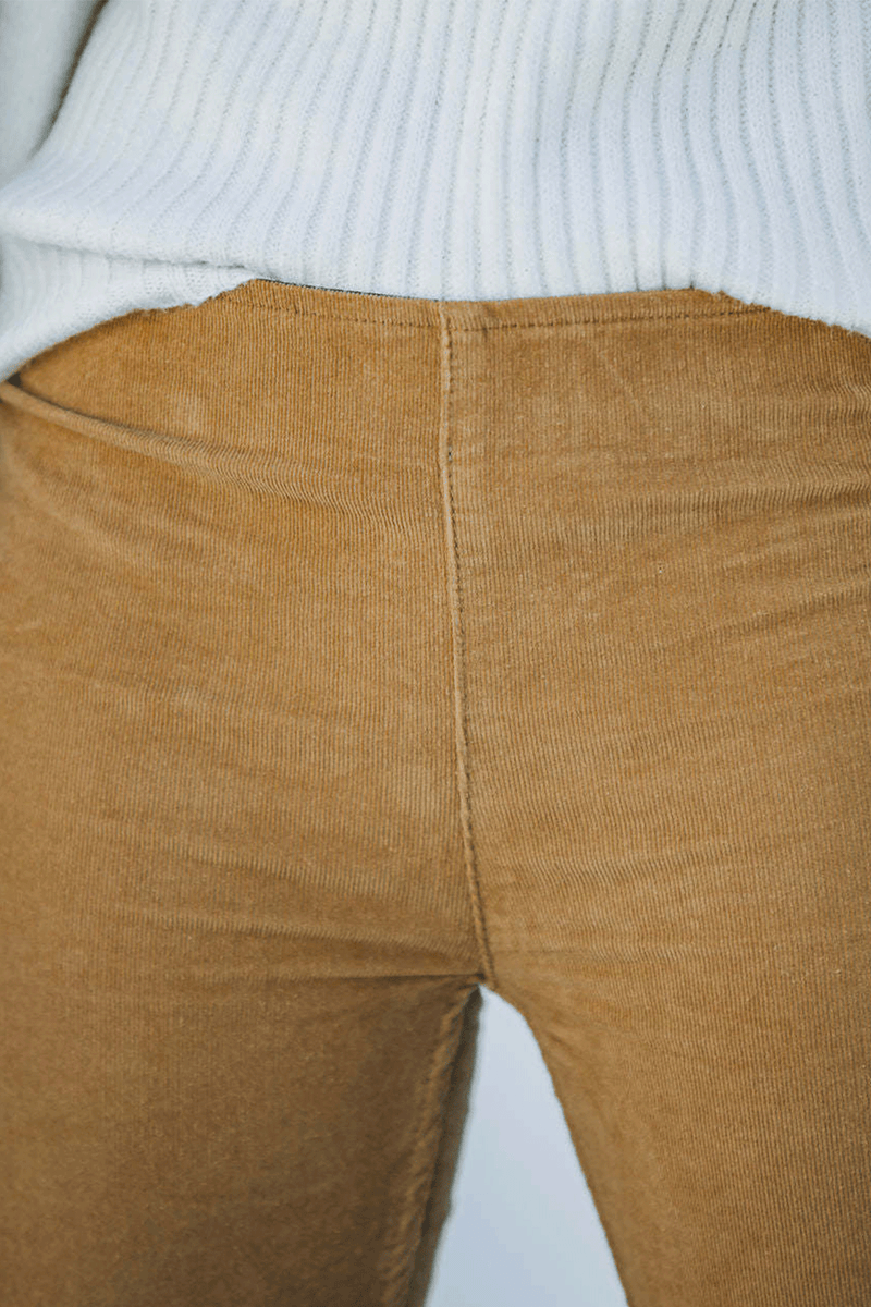 Well Tailored Pants with a Graceful Silhouette