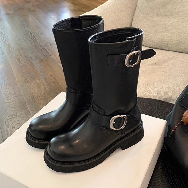 Well Tailored Boots with a Graceful Silhouette