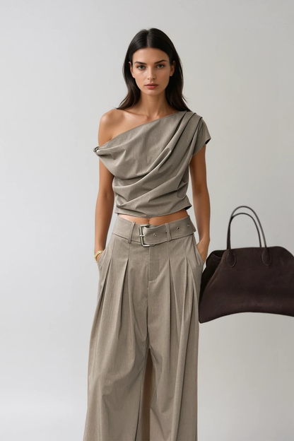 Effortlessly Elegant Pants with a Timeless Design