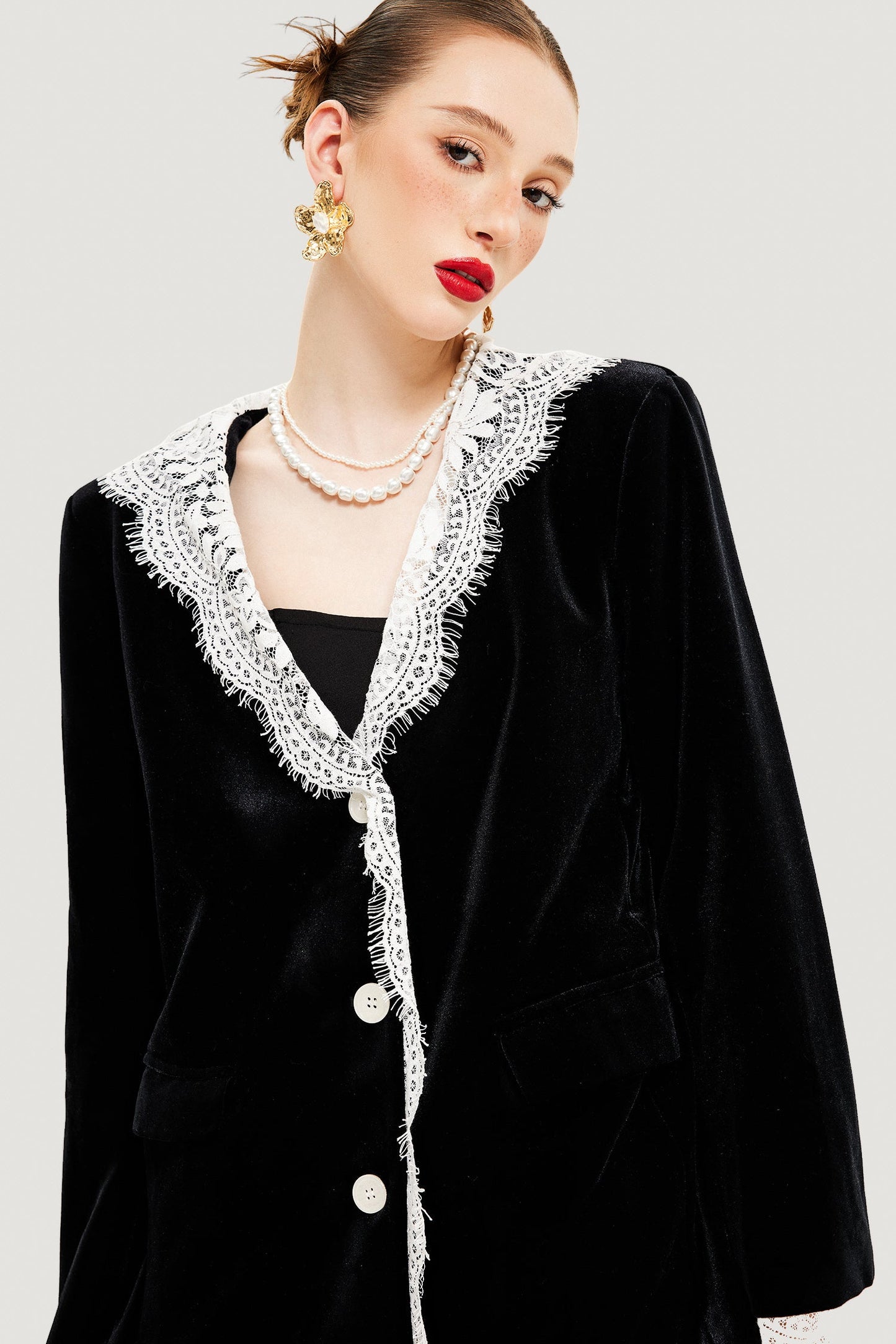 Effortlessly Elegant Garment with a Timeless Design