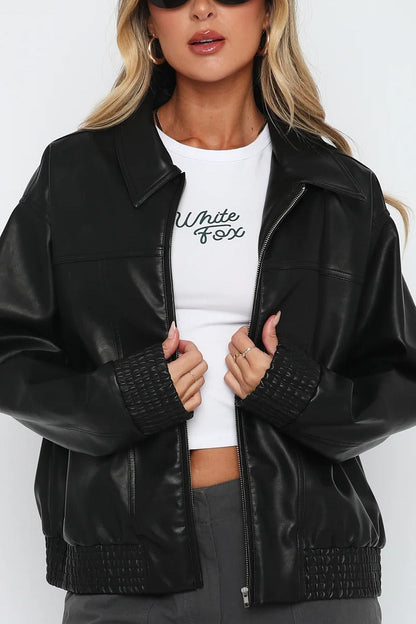Effortlessly Elegant Jacket with a Timeless Design