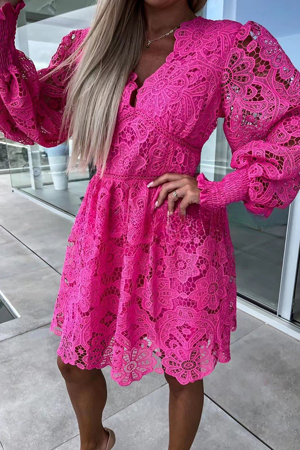 Beautifully Finished Dress in a Timeless Design