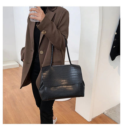 Sophisticated Bag with a Clean Classic Look