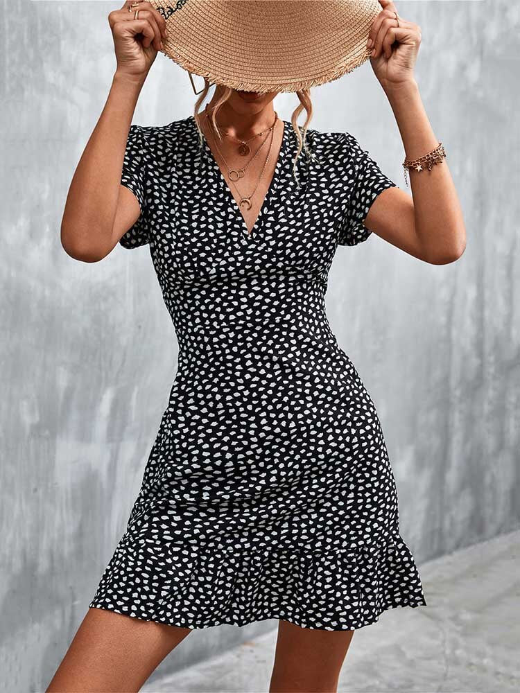Beautifully Finished Dress in a Timeless Design