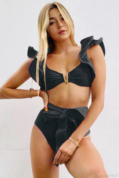 Effortlessly Elegant Bikini with a Timeless Design