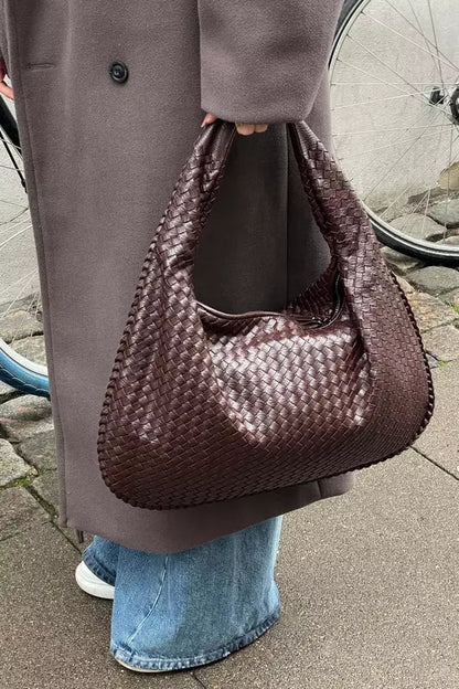 Beautifully Finished Bag in a Timeless Design