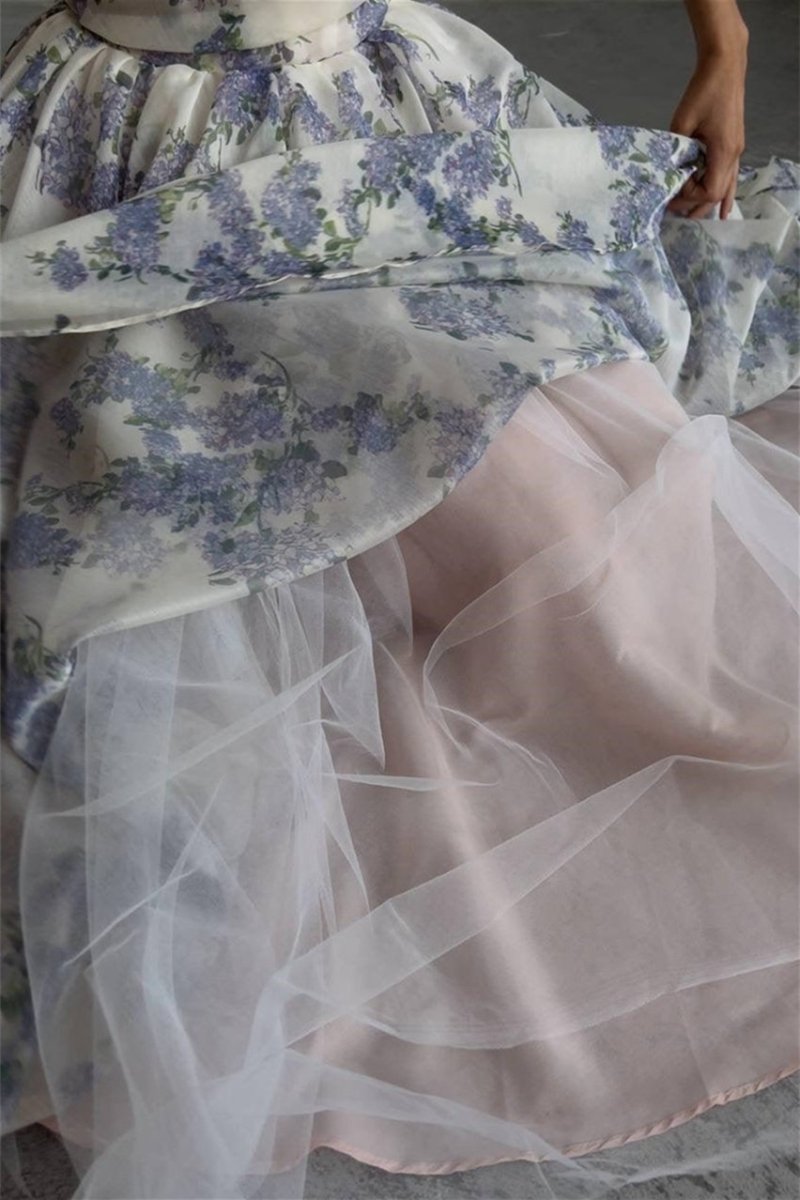 Beautifully Finished Dress in a Timeless Design