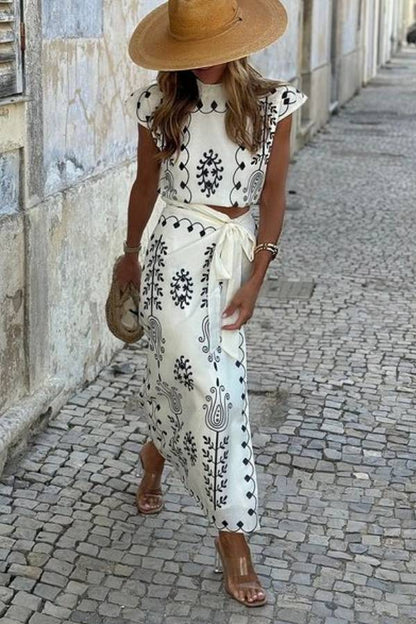 Effortlessly Elegant Garment with a Timeless Design