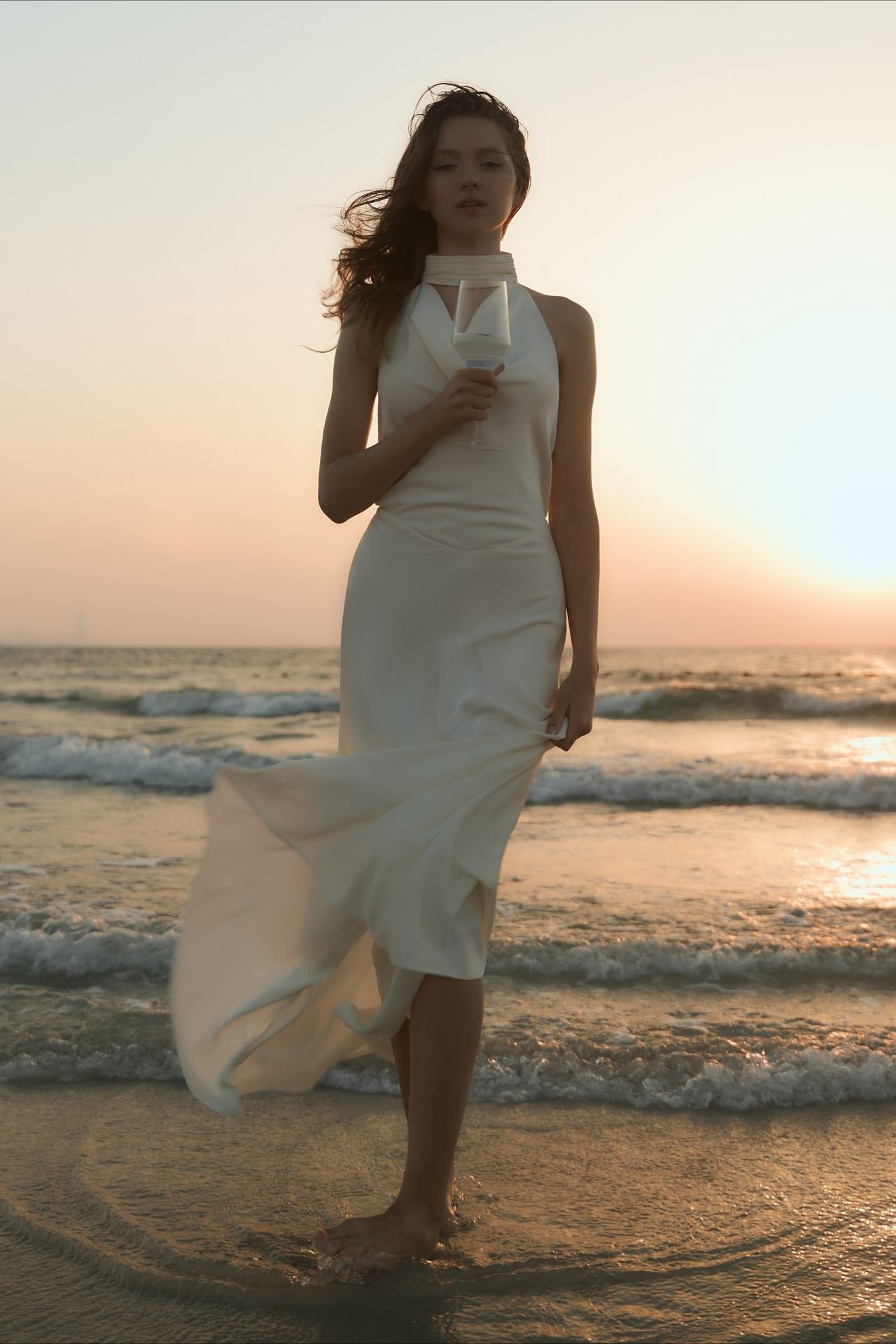 Effortlessly Elegant Dress with a Timeless Design