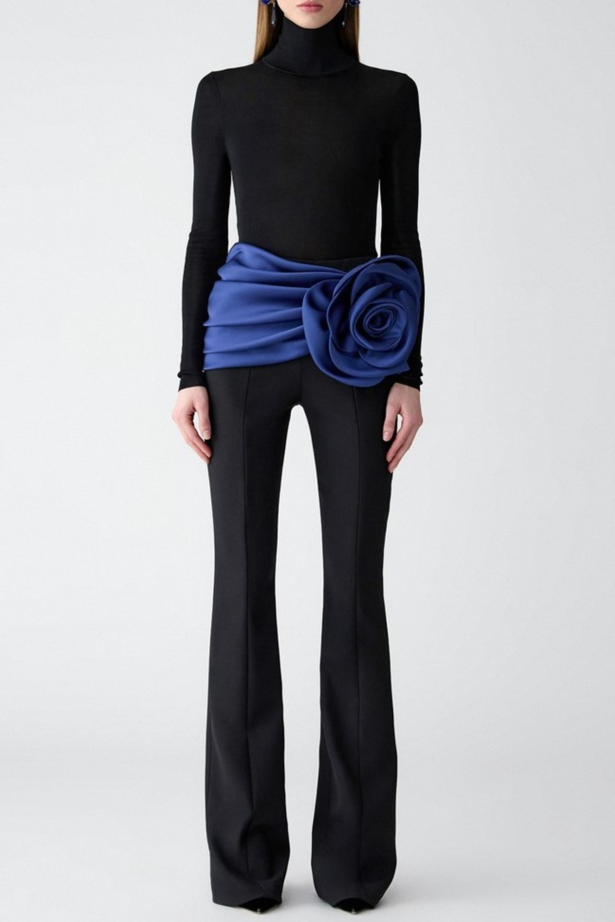 Well Tailored Pants with a Graceful Silhouette
