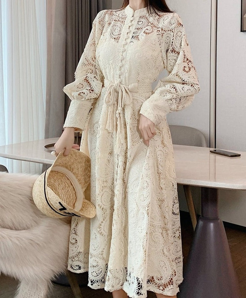 Beautifully Finished Dress in a Timeless Design