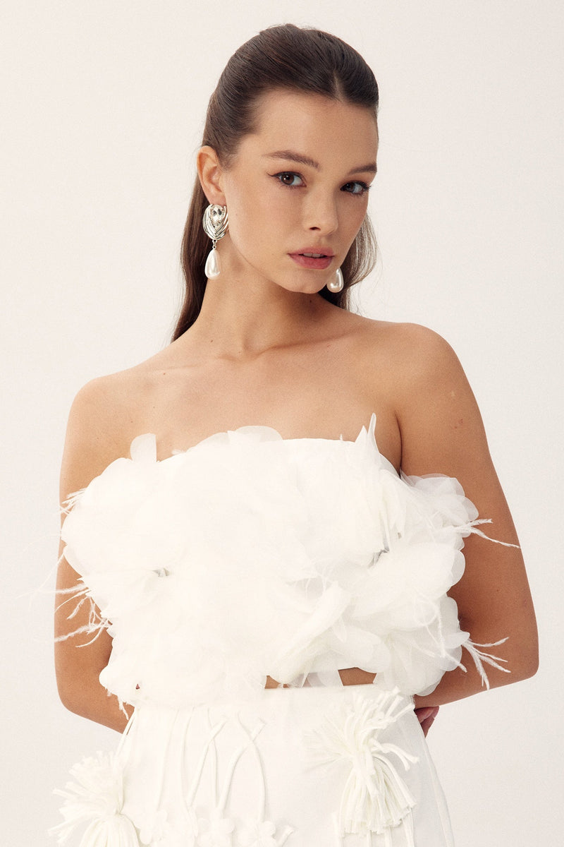 Beautifully Finished Top in a Timeless Design