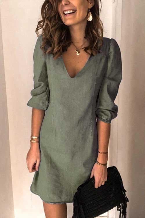 Beautifully Finished Dress in a Timeless Design