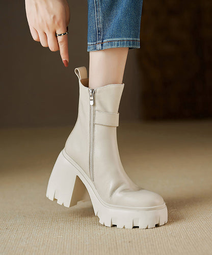 Effortlessly Elegant Boots with a Timeless Design