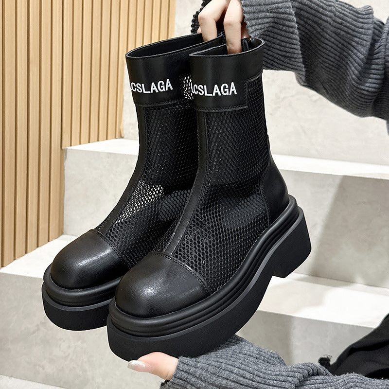 Effortlessly Elegant Boots with a Timeless Design